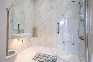 Et badeværelse på Whitehill House Farm + 28 billeder