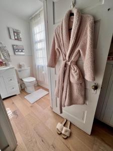 a bathroom with a towel hanging on a door at Across the Inn Entire 3 bedr House with tub & extremely fast Wi-Fi in Washington, Virginia
