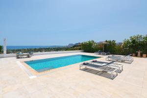 Imagen de la galería de Hill & Sea View White Pearl Villa, en Afantou