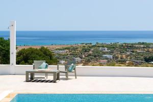 Imagen de la galería de Hill & Sea View White Pearl Villa, en Afantou