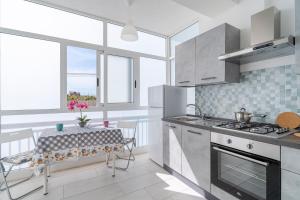 A cozinha ou cozinha compacta de Leverblu House and Rooms mais 66 fotos