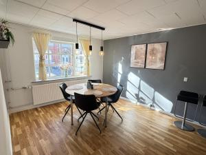 a dining room with a table and chairs at Large central townhouse, only 500m from Horsens city center in Horsens