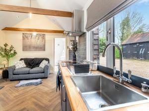 Billede fra billedgalleriet på Rose Cottage - Uk49048 i Banstead