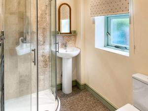a bathroom with a sink and a shower at Barnside Cottage - Uk50574 in Hayton