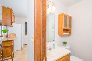 Η κουζίνα ή μικρή κουζίνα στο North Appleton Family Home - 3 bedroom Fenced Yard +6 φωτογραφίες