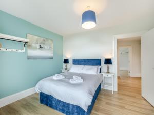 a bedroom with a bed and a blue wall at Silverdale Apartment in Lindale