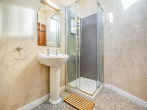 Koupelna v ubytování Y Stabal - Cottage