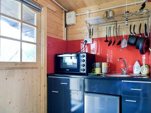 Una cocina o cocineta en Alpaca Hideaway - Uk35188