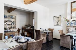 a dining room with blue and white dishes on tables at B&B Hof van Vervoering in Voeren