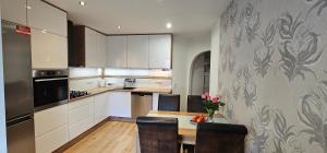 Η κουζίνα ή μικρή κουζίνα στο Apartament 9 Delux - Bliżej Zdroju