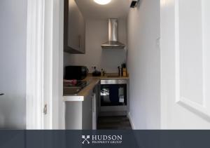 Kuchyň nebo kuchyňský kout v ubytování Donnington Apartments - Studio 5