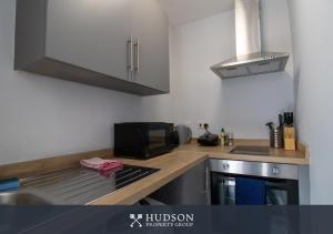 Kuchyň nebo kuchyňský kout v ubytování Donnington Apartments - Studio 5