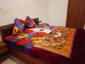 Ένα ή περισσότερα κρεβάτια σε δωμάτιο στο The Dayal Hotels