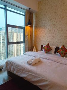 Ένα ή περισσότερα κρεβάτια σε δωμάτιο στο Naple Stays - The Spectrum of Comfort