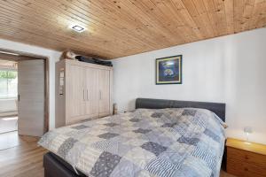 a bedroom with a bed and a wooden ceiling at Ferienwohnung Hagen in Pfalzgrafenweiler