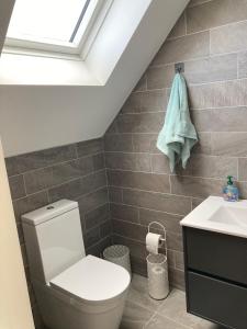 Ένα μπάνιο στο Circular Road Comfort - UHG & University Access