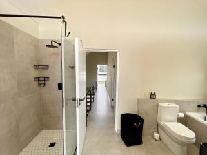 Koupelna v ubytování Northern Valleys Family Condo + 18 fotografií