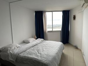 Ένα ή περισσότερα κρεβάτια σε δωμάτιο στο 2bd exceptional view apt plateau