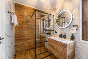 Koupelna v ubytování Ama Garden Spa Apartment Busteni + 64 fotografií