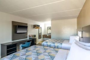 Postel nebo postele na pokoji v ubytování Motel 6 Stockbridge GA Hwy 138 W