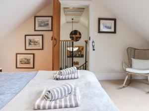 En eller flere senge i et værelse på Rallt Cottage