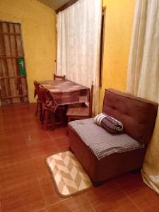 a living room with a couch and a table at Casa Verde do Paulo in Santana do Riacho