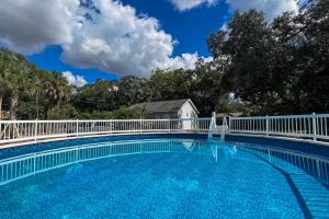 Bazén v ubytování BoHo Bungalow nebo v jeho okolí