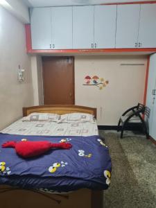 Postel nebo postele na pokoji v ubytování The Family Nest