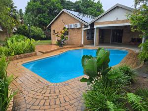 Πισίνα στο ή κοντά στο Happy Holiday Lodge