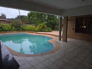 Πισίνα στο ή κοντά στο Happy Holiday Lodge +4 φωτογραφίες