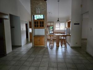 Η κουζίνα ή μικρή κουζίνα στο Happy Holiday Lodge