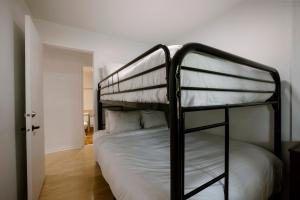 Postel nebo postele na pokoji v ubytování Unité 5 - 4 chambres - 8 personnes + 9 fotografií