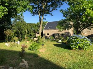 Κήπος έξω από το Country House Surrounded By Nature In Brittany