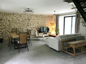 Χώρος καθιστικού στο Country House Surrounded By Nature In Brittany