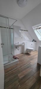 a bathroom with a shower and a sink and a toilet at Wohnung für Monteure und beruflich Reisende in Petershagen