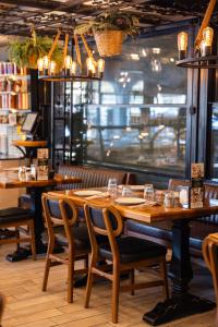 a dining room with wooden tables and chairs at Ayçiçeği Comfort Otel in Edirne