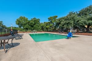 a swimming pool with a blue toy in the middle at Studio 6 Hammond, LA I12 I55 in Hammond +17 photos