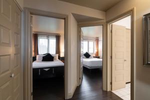 Ένα ή περισσότερα κρεβάτια σε δωμάτιο στο Jumelle d'en haut 1817 - 5 chambres - 15 personnes +23 φωτογραφίες