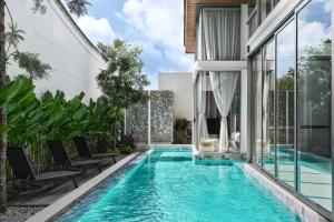 Bazén v ubytování Trinity 4 BDR POOL Villa nebo v jeho okolí