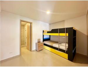 une chambre avec un lit superposé dans une pièce dans l'établissement Acogedor Marbella ideal familias mínimo 2 días, à Carthagène des Indes 21 autres photos