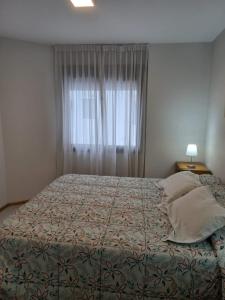 Ένα ή περισσότερα κρεβάτια σε δωμάτιο στο NUEVA CÓRDOBA zona PLAZA ESPAÑA