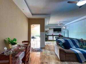 a living room with a couch and a table at Casa c Piscina e Churrasqueira na Represa de Avare in Avaré
