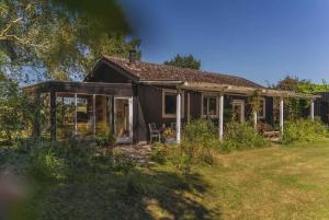 Zahrada ubytování Coastal Family Retreat - 150M to the Beach