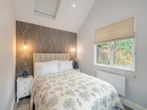 En eller flere senge i et værelse på Rose Cottage - Uk49048