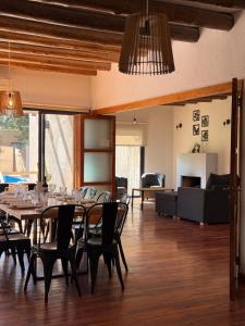 a dining room with a table and chairs at Gran Casa con Piscina in Ciudad Lujan de Cuyo