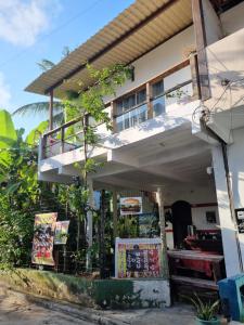 a building with a food stand in front of it at Casa Beira Mar - Boipeba in Ilha de Boipeba