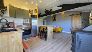 an open kitchen with a counter and a dining room at Appartement de Charme in Baugé-en-Anjou