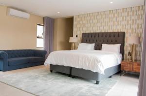 Postel nebo postele na pokoji v ubytování Simphiwe Guesthouse + 17 fotografií