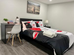 Ένα ή περισσότερα κρεβάτια σε δωμάτιο στο Master bedroom