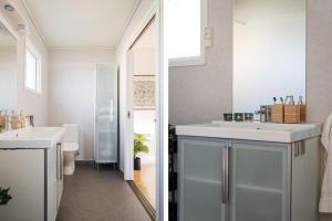 皮特奥Guestly Homes - 3BR Homely Villa in Piteå的带水槽和马桶的浴室 更多43张照片